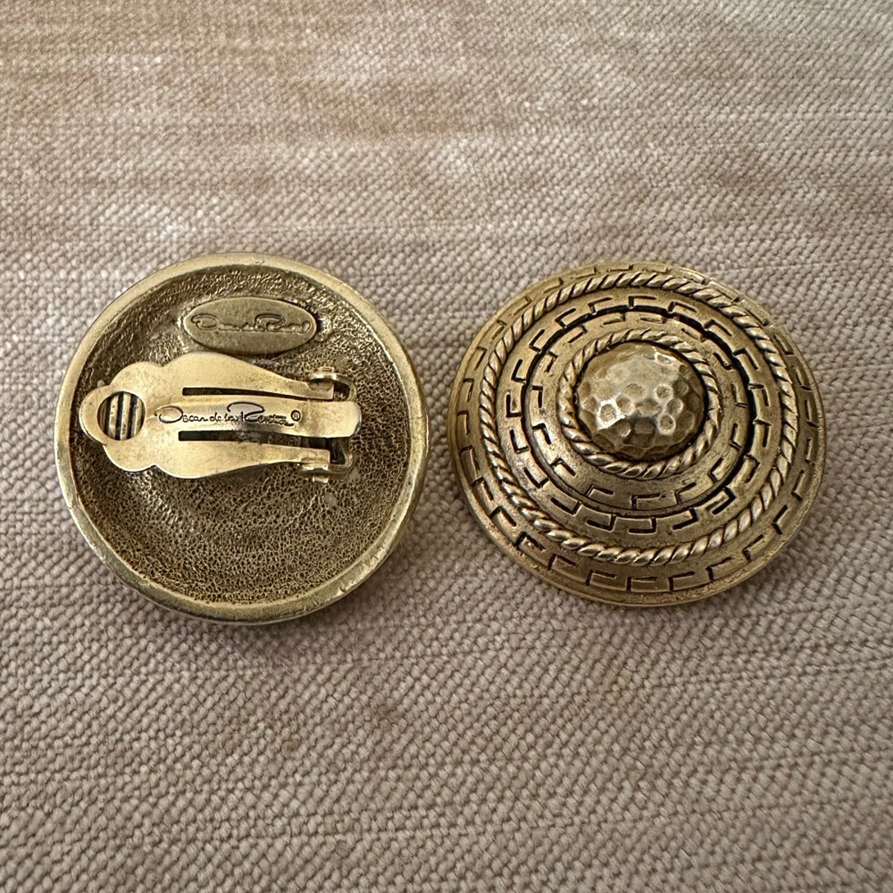 Vintage Oscar de la Renta gold tone clip on earrings